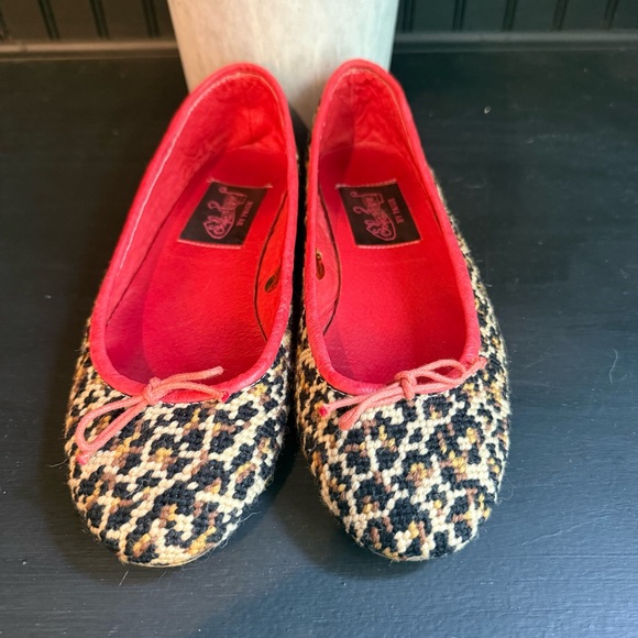 Soles by Paige Leopard Print Needlepoint Ballet Flats with Red Leather Trim 7.5 - Picture 2 of 6